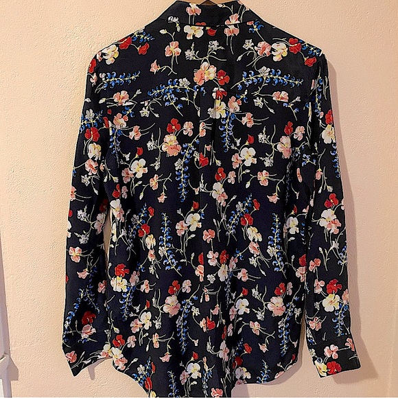 Equipment Femme Silk button down essential floral shirt Medium - Picture 6 of 8